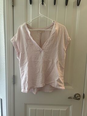 XiRENA Pale Pink Gauze V-Neck Tunic Top